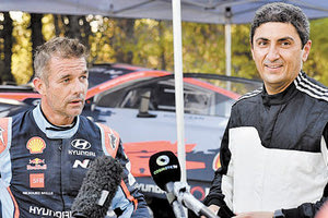 ο υφυπουργός Αθλητισμού, Λευτέρης Αυγενάκης, είχε την τύχη να κάτσει συνοδηγός του Σεμπαστιάν Λεμπ