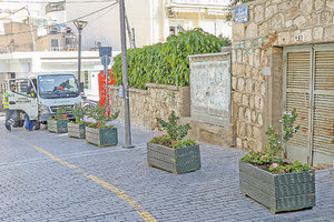 αποκομιδή των απορριμμάτων στην οδό Μινωταύρου