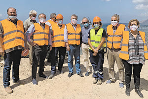 Από την προσαιγιάλωση του καλωδίου στα Χανιά παρουσία του περιφερειάρχη