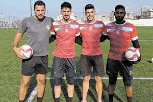 Οι τερματοφύλακες του Πόρου με τον προπονητή τους Αλέξανδρο Κασμερίδη