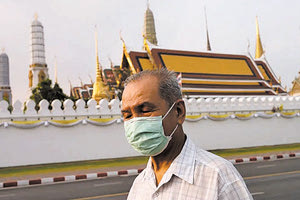 Ανδρας με μάσκα στην Κίνα λόγω κοροναϊού