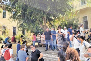 Στο μονομελές πλημμελειοδικείο Χανίων, όπου οδηγήθηκε με την διαδικασία του αυτοφώρου, ο 40χρονος γονέας μαθητή που βιαιοπράγησε σε βάρος καθηγητή του σχολείου