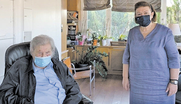 Από την συνάντηση της κας Μενδώνη με τον μεγάλο μας μουσικοσυνθέτη Μίκη Θεοδωράκη