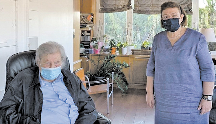 Από την συνάντηση της κας Μενδώνη με τον μεγάλο μας μουσικοσυνθέτη Μίκη Θεοδωράκη