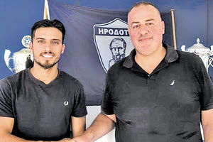 Ο Καρβούνης με τον πρόεδρο του Ηροδότου κ. Γεωργιάδη