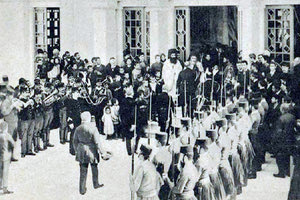 Η φωτογραφία της ημέρας: 1899. Ο πρίγκιπας Γεώργιος φτάνει στον Άγιο Μηνά