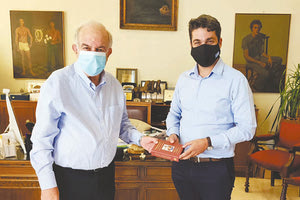 Στη Λότζια ο δήμαρχος Χανίων Παναγιώτης Σημανδηράκης με τον δήμαρχο Ηρακλείου Βασίλη Λαμπρινό