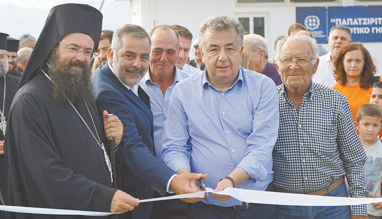 εγκαινιάστηκε μετά την αναβάθμιση του με την τοποθέτηση χλοοτάπητα από τον περιφερειάρχη Κρήτης Σταύρο Αρναουτάκη και τον δήμαρχο Οροπεδίου Γιάννη Στεφανάκη το «Παπατζιρίτειο γήπεδο»