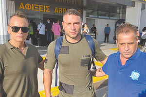 ο Βαγγέλης Παπατσαρούχας στον Πόρο