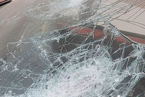 αυτοκίνητο σπασμένα τζάμια