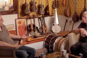 H online συμμετοχή των Αρχαιολογικών Μουσείων περιλαμβάνει μια συνέντευξη με τον Ρος Ντέιλι