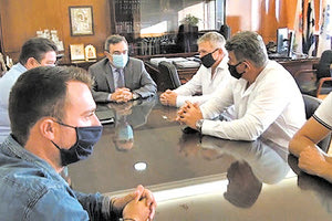 αντιπροσωπεία του Δήμου Φαιστού με τον υφυπουργό Προστασίας του Πολίτη κ. Λευτέρη Οικονόμου και τον Αρχηγό της Ελληνικής Αστυνομίας κ. Μιχάλη Καραμαλάκη