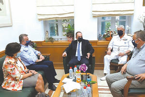 Συζήτησαν για το Μεταφορικό Ισοδύναμο ο υπουργός Ναυτιλίας Γ. Πλακιωτάκης και ο περιφερειάρχης Σταύρος Αρναουτάκης