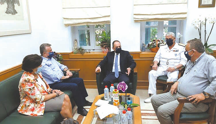 Συζήτησαν για το Μεταφορικό Ισοδύναμο ο υπουργός Ναυτιλίας Γ. Πλακιωτάκης και ο περιφερειάρχης Σταύρος Αρναουτάκης