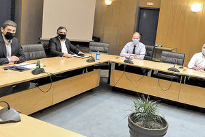 Από τη συνάντηση για το νέο διεθνές αεροδρόμιο στο Καστέλι που πραγματοποιήθηκε στην Αθήνα.