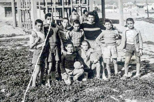 Η φωτογραφία της ημέρας: 1960, Μασταμπάς, η ομαδάρα των παιδιών