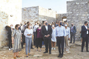 Με τις συζύγους τους Μάρεβα Γκραμπόφσκι και Σούζαν Πομπέο, επισκέφθηκαν τον αρχαιολογικό χώρο της Αρχαίας Άπτερας ο πρωθυπουργός Κυριάκος Μητσοτάκης και ο υπουργός Εξωτερικών των Ηνωμένων Πολιτείων Μάικ Πομπέο.