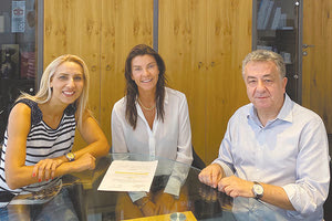 Η γνωστή φωτογράφος Μαρίνα Βερνίκου θα φωτογραφίσει τις ομορφιές της Κρήτης, προκειμένου να εκδοθεί ένα λεύκωμα.