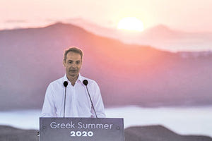 «Η Ελλάδα είναι μια ασφαλής χώρα», δήλωνε ο πρωθυπουργός στους ανταποκριτές ξένου τύπου στις αρχές του περασμένου Ιούνη, με φόντο το διάσημο ηλιοβασίλεμα της Σαντορίνης.