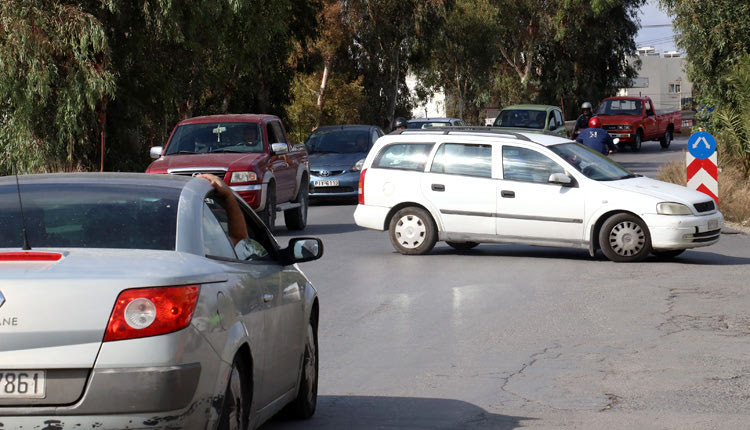 Καθημερινό κυκλοφοριακό αλαλούμ στο δρόμο προς Μαλάδες