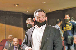 Συνεχίζει να προκαλεί ο Λαγός