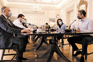 ΤΗΛΕΔΙΑΣΚΕΨΗ ΠΡΩΘΥΠΟΥΡΓΟΥ-ΕΠΙΤΡΟΠΗΣ ΤΗΣ ΔΙΟΡΓΑΝΩΣΗΣ ΚΑΙ ΚΕΔΕ  «Το 2021 είναι φυγή προς τα εμπρός»