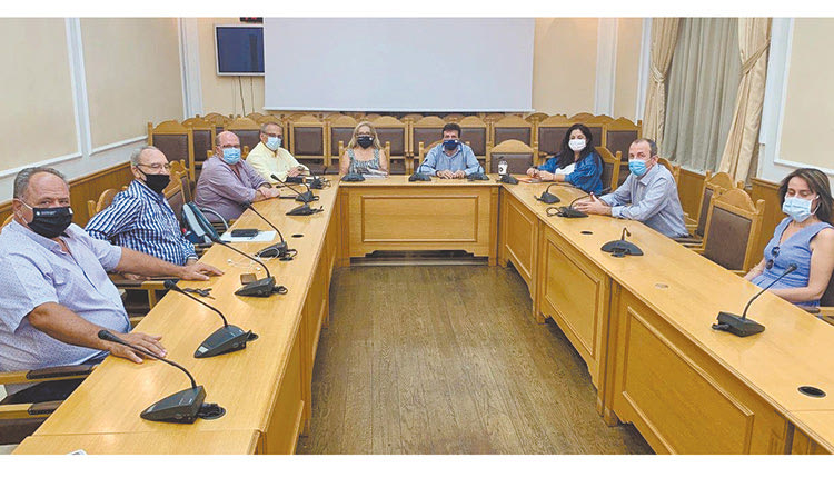 Σύσκεψη για την ασφαλή και αποτελεσματική μεταφορά των μαθητών των σχολείων έγινε στην Περιφέρεια Κρήτης