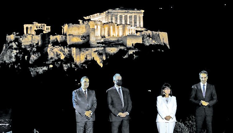 Με τον νέο φωτισμό της έλαμψε χθες το βράδυ  η Ακρόπολη