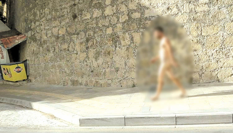 Κυκλοφορούσε γυμνός στη Χανιόπορτα