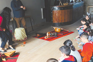 Σ τον πλήρη ανακαινισμένο χώρο του μουσείου Θύραθεν στον Κρουσώνα, πραγματοποιούνται τα εκπαιδευτικά προγράμματα