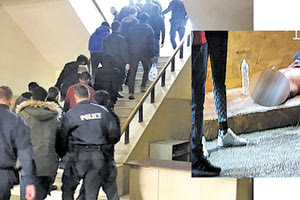 οι 13 Πακιστανοί, οι οποίοι  παραπέμφθηκαν στο εδώλιο του Μικτού Ορκωτού Δικαστηρίου Ηρακλείου ως εμπλεκόμενοι στην υπόθεση της φονικής συμπλοκής στο Τυμπάκι