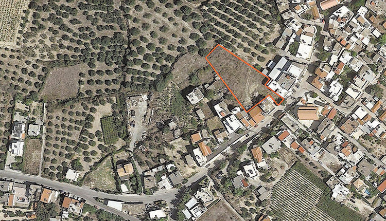 πυροδοτήσει καυστικά πολιτικά σχόλια η αγορά ακινήτου στο Σκαλάνι με σκοπό τη δημιουργία χώρου στάθμευσης