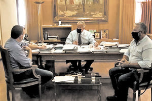 συνάντηση στην Αθήνα στο Υπουργείο Αγροτικής Ανάπτυξης  και Τροφίμων,  με τον Πρόεδρο του Εργατικού Κέντρου Ηρακλείου, κ. Στέλιο Βοργιά, και τον πρόεδρο της οργάνωσης Αμπελουργών και Ελαιοκαλλιεργητών Κρήτης, κ. Πρίαμο Ιερωνυμάκη,  με τον υπουργό Αγροτικής Ανάπτυξης  και Τροφίμων κ. Μάκη Βορίδη