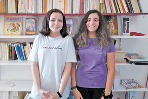 Οι μαθήτριες, ποιήτριες Χριστίνα-Παναγιώτα Φραγκιαδάκη και Χριστίνα Κλίνη-Ανδρέου