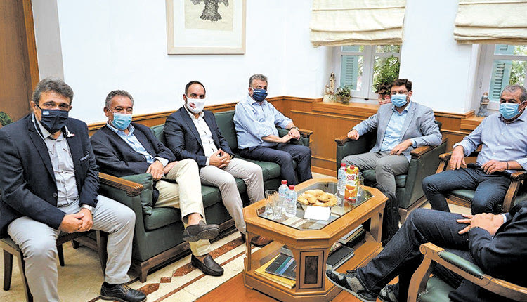 Συνάντηση στην Περιφέρεια Κρήτης είχαν στελέχη του ΣΥΡΙΖΑ