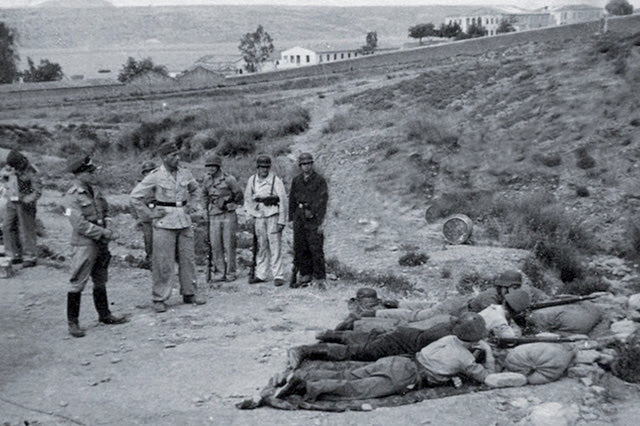 Η φωτογραφία της ημέρας: Γερμανοί στρατιώτες σε εκπαιδευτική βολή στη Σούδα
