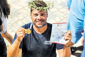 Ο βραβευμένος ναυαγοσώστης Πέτρος Γαληνάκης