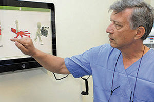 Ο διευθυντής της κλινικής Εντατικής Θεραπείας του ΠΑΓΝΗ καθηγητής Δημήτρης Γεωργόπουλος