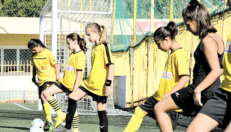 οι Νέες από τις γυναικείες ομάδες ποδοσφαίρου του Εργοτέλη