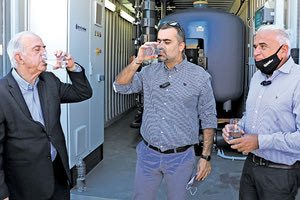 Εγκαινιάστηκε χθες η μονάδα αφαλάτωσης στις εγκαταστάσεις της ΔΕΥΑΗ στην περιοχή της Φοινικιάς από τον δήμαρχο Ηρακλείου Β. Λαμπρινό