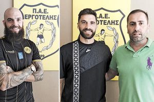 Ο Σαρρής (αριστερά) και ο Μπάτζιος με τον Γιώργο Τουτζάρη (δεξιά)