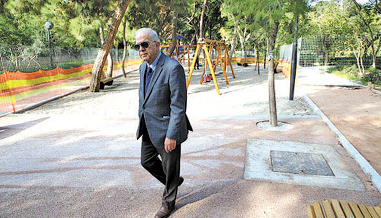ο δήμαρχος με την αδιάκοπη παρουσία του στο χώρο του αναπλασμένου πάρκου Γεωργιάδη