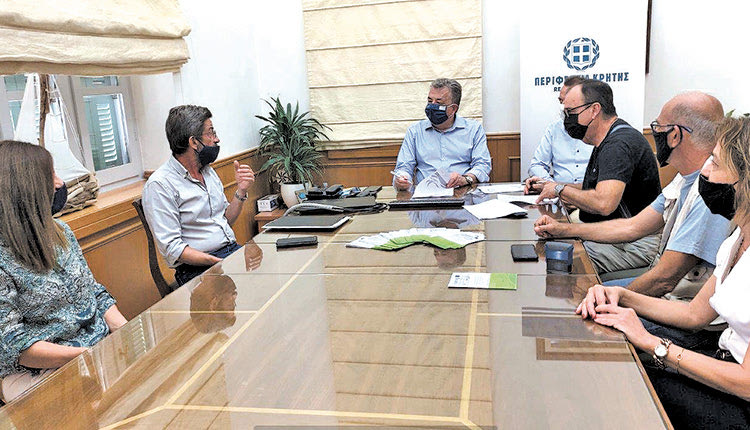 ενεργειακή αναβάθμιση του κτηρίου της Περιφέρειας  μέσα από τη σχετική σύμβαση που υπέγραψε χθες ο περιφερειάρχης Στ.  Αρναουτάκης