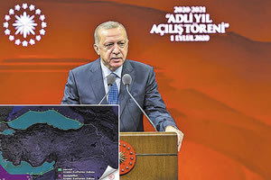 Ταγίπ Ερντογάν, , επαναφέροντας τον χάρτη με τη «Γαλάζια Πατρίδα», ο οποίος κόβει το Αιγαίο στη μέση