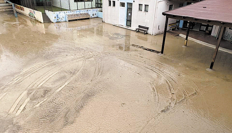 ΠΛΗΜΜΥΡΙΣΑΝ ΣΧΟΛΕΙΑ: 3ο δημοτικό Αλικαρνασσού