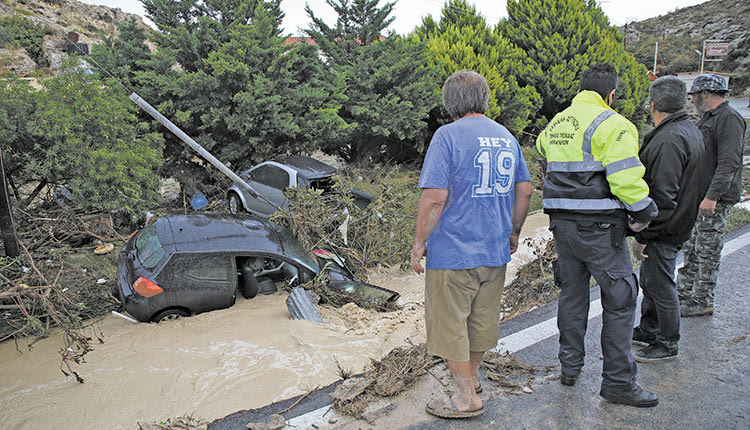 Η περιοχή του Καρτερού ήταν μία από αυτές, όπου από τις έντονες βροχοπτώσεις πλημμύρισαν σπίτια κι υπήρξαν εγκλωβισμοί