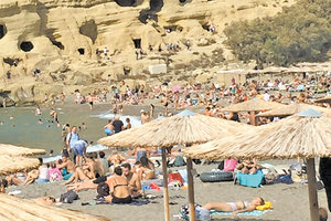 Η παραλία στα Μάταλα