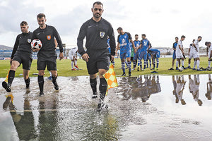 Μόνο... βατραχοπέδιλα δεν έβαλαν όσοι βρέθηκαν χθες στην Αλικαρνασσό