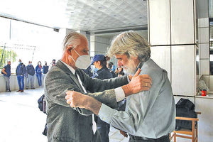 Δάκρυα συγκίνησης, χαράς και δικαίωσης και από τον Δημήτρη Ψαρρά μετά την απόφαση του δικαστηρίου για Χρυσή Αυγή