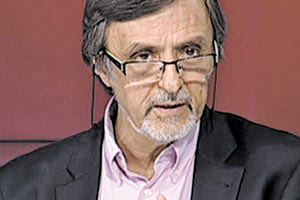 ο καθηγητής Αχιλλέας Γκίκας